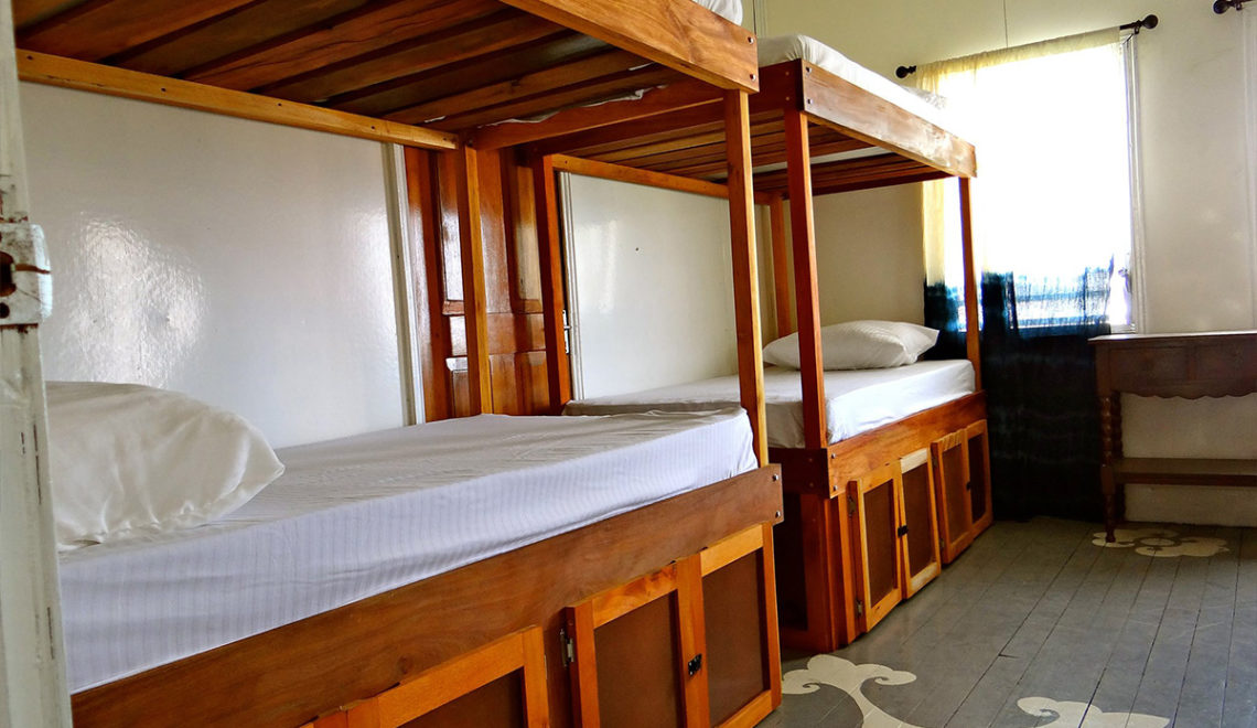 6 bed room hostel belize